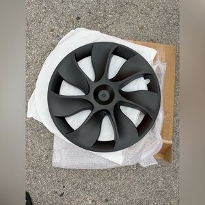 Tesla Model Y Matte Black Hubcap